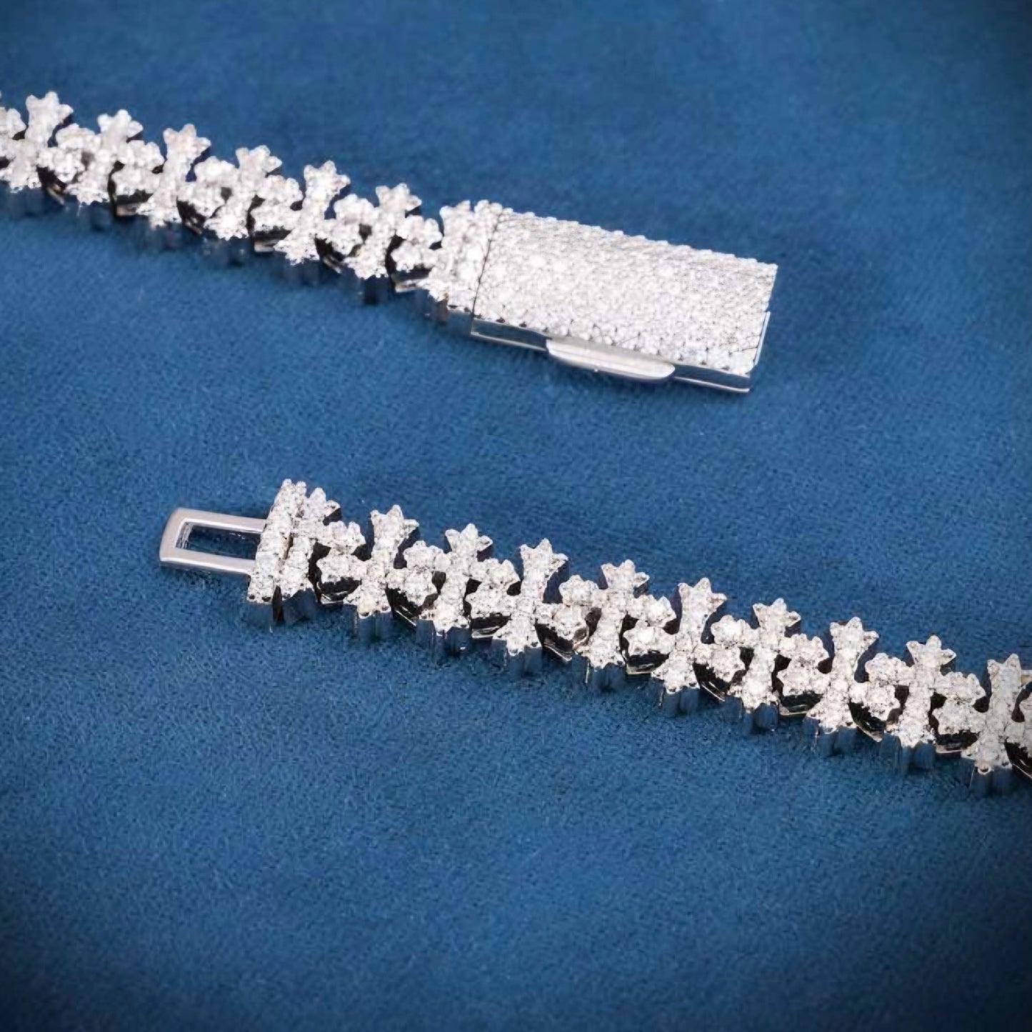 Moissanite - 8,5 mm Iced Out Cross 14K Gold